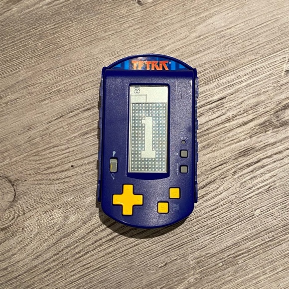 Vintage 2000 Radica TETRIS Handheld Electronic Game - Picture 2 of 3